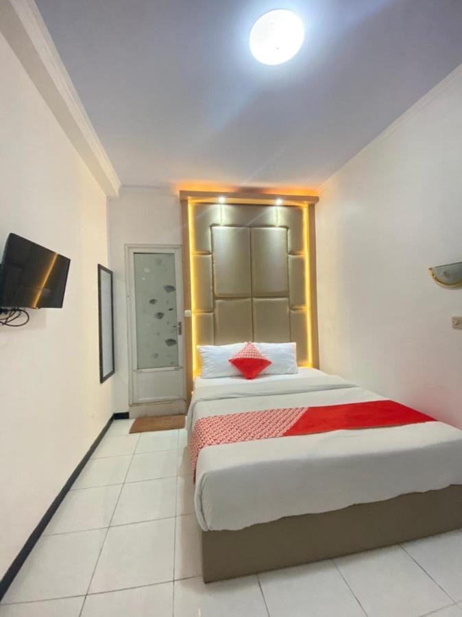 Oyo 1351 Tanggulasi Resto & Residence Syariah Magetan Exterior foto